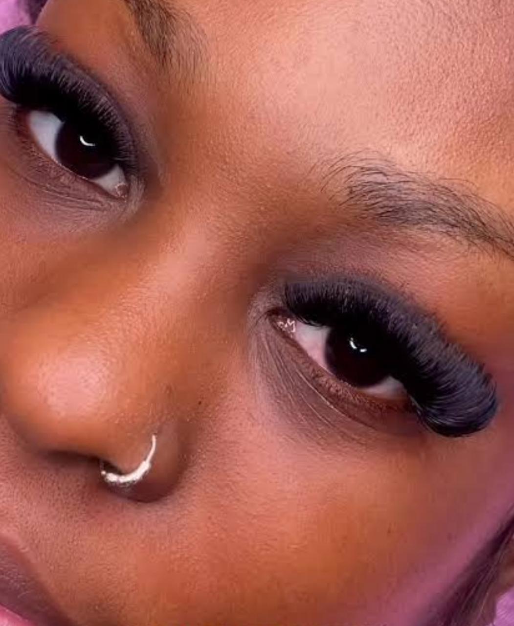 Mega Volume Lashes